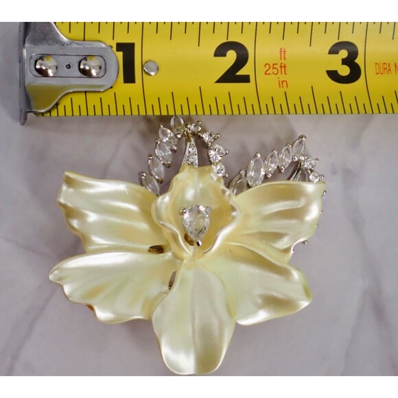 Nolan Miller Signed Ivory Orchid Floral Clear Crystal Rhinestones Brooch Vintage - Picture 14 of 16